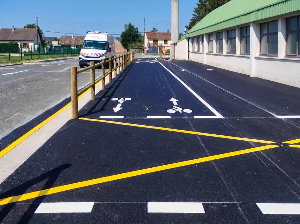 Place de stationnement réservée aux personnes à mobilité réduite, vue en plongée
